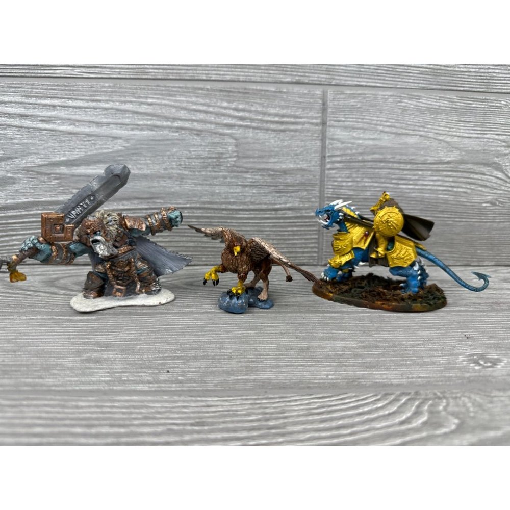 Dungeon and Dragons Fire Giant / Griffon / War Hammer Miniatures Hand Painted